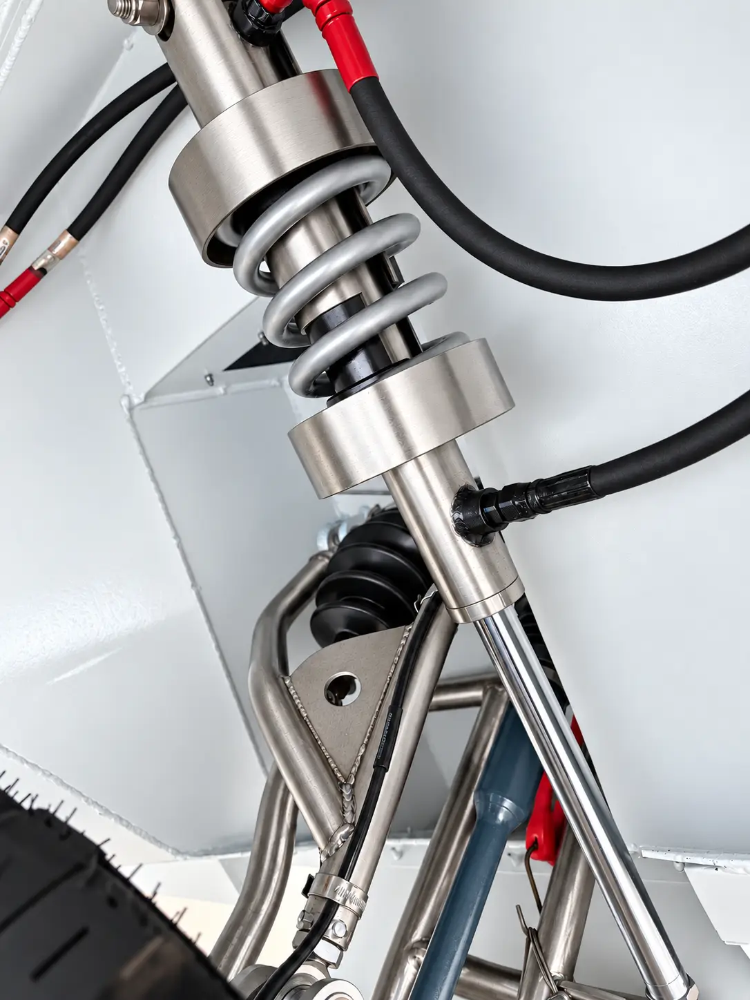 WaterCar hydraulic cylinder and suspension assembly